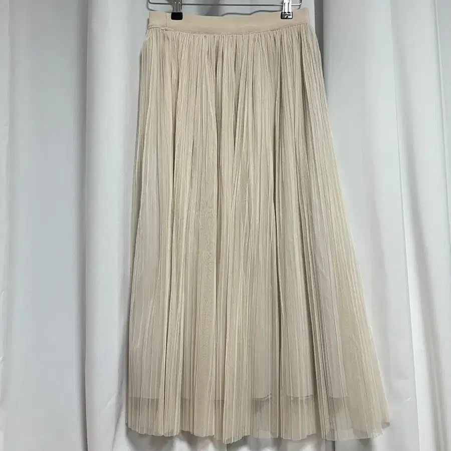 아이보리 플리츠 롱 스커트