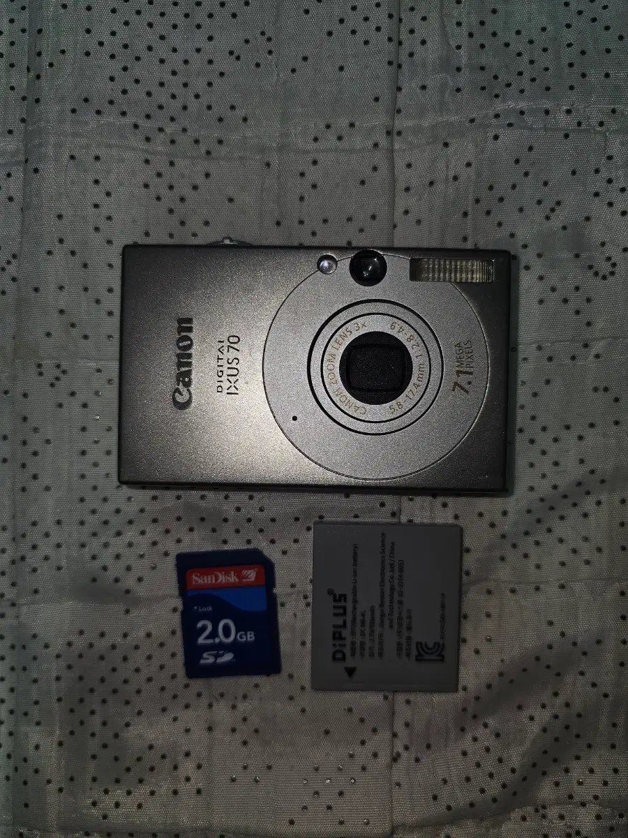 캐논 디지털 IXUS 70 카메라 + 2GB SD 카드 + 배터리