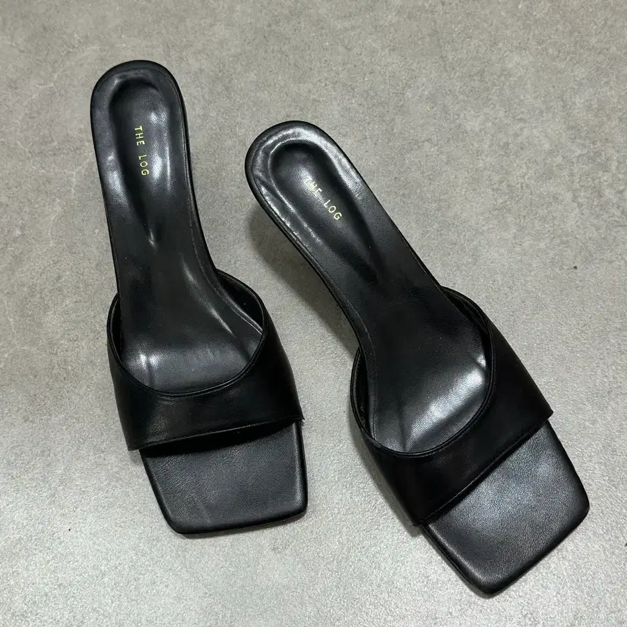 블랙 스퀘어 뮬