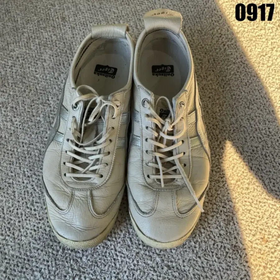 오니츠카타이거 운동화 화이트 실버 240