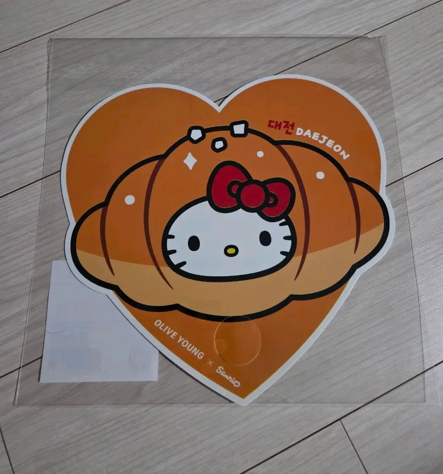 새상품) 올리브영 산리오 헬로키티 대전 소금빵 콜라보 부채
