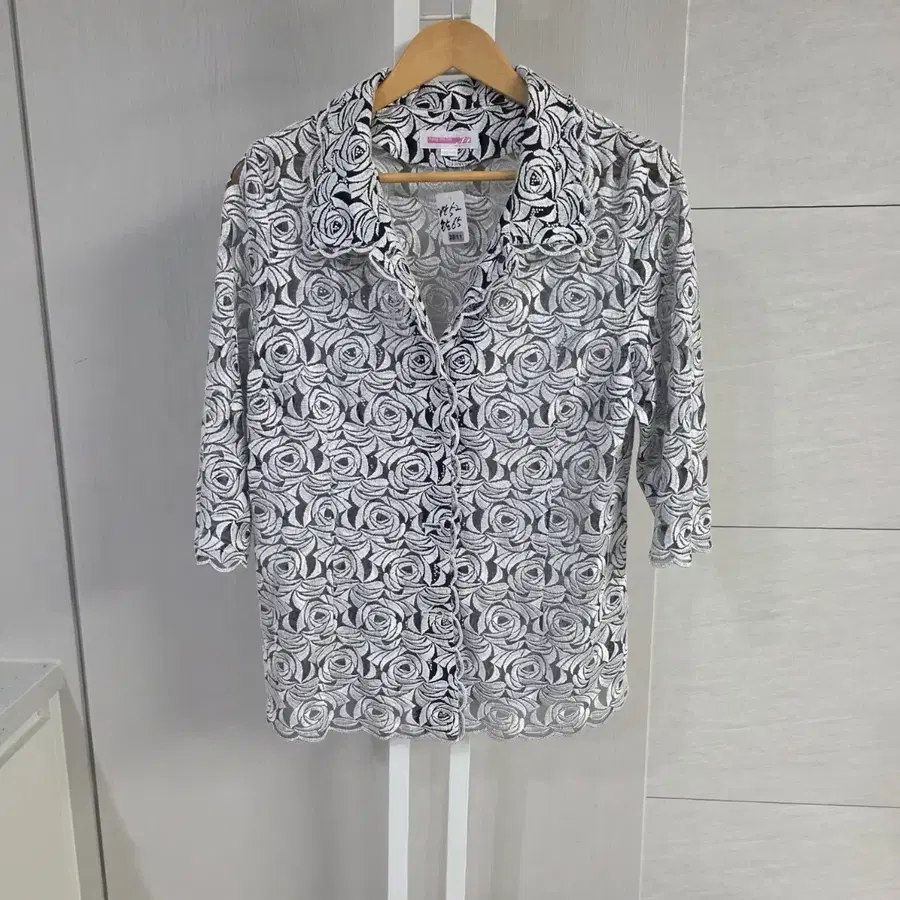 정호진 레이스 셔츠 꽃무늬