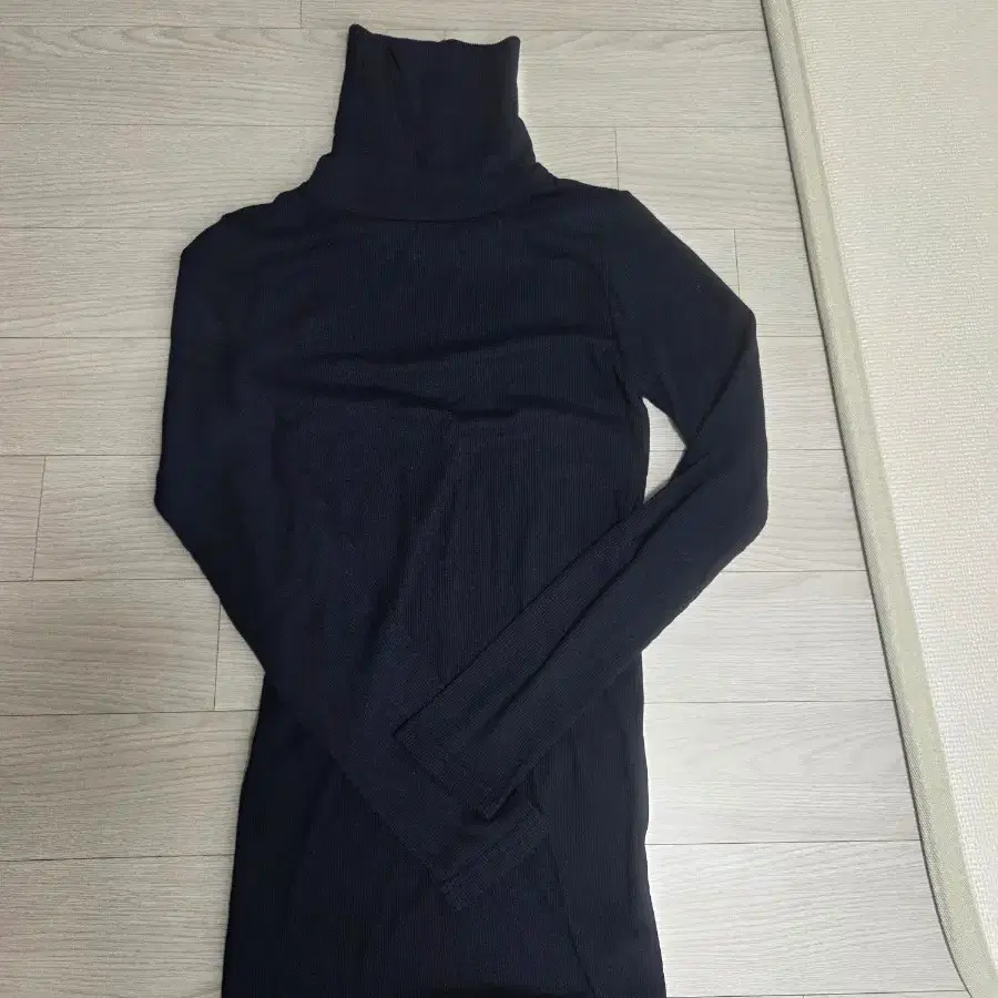 네이비 터틀넥 긴팔 목티