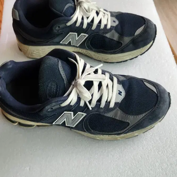 뉴발란스 2002R 네이비