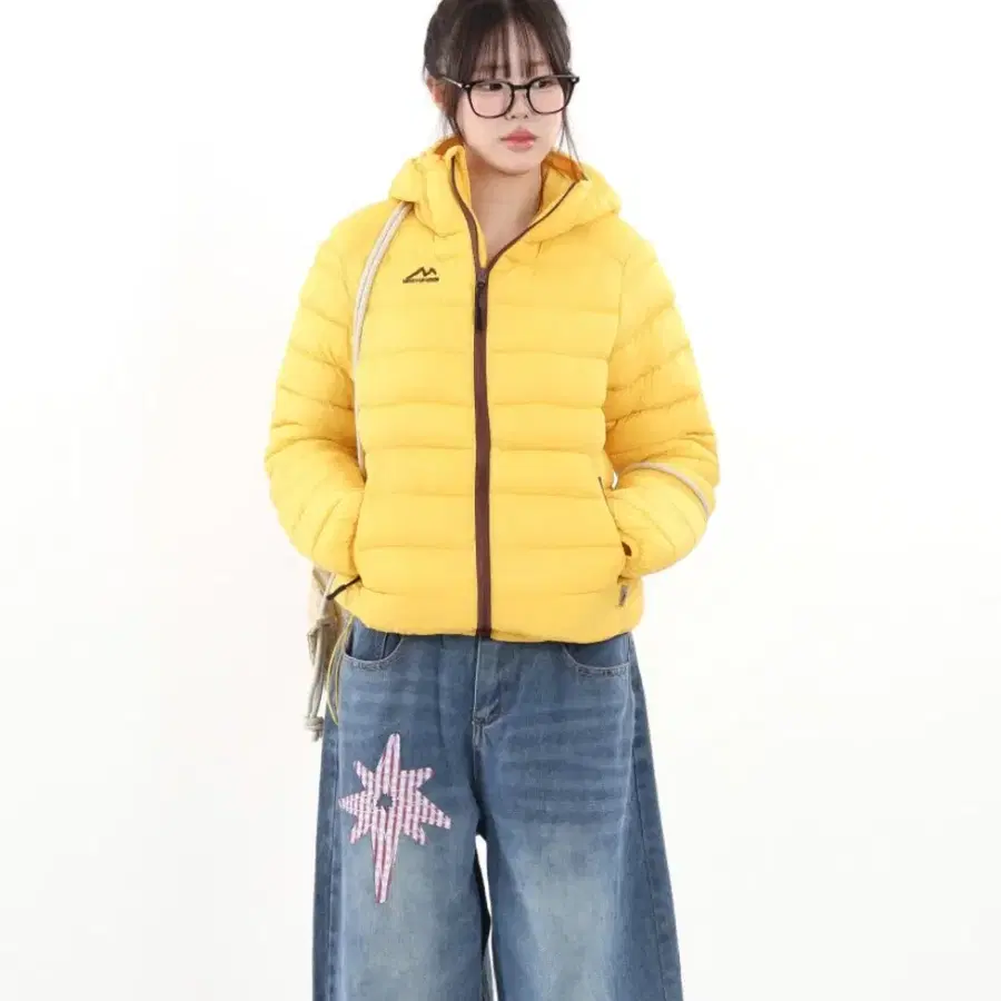 노란색 패딩 점퍼