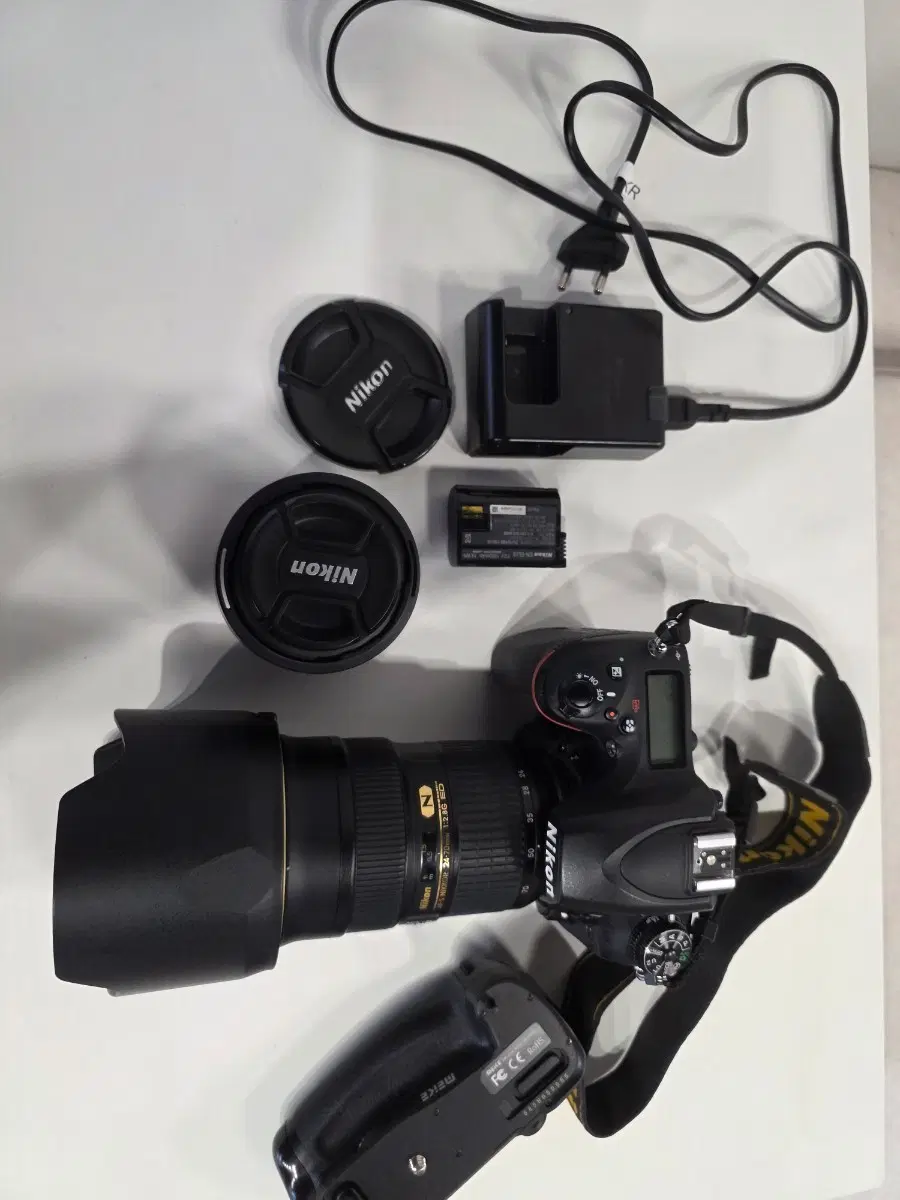 니콘 d750+24-70n+50.8렌즈 일괄 판매합니다
