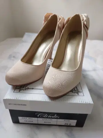 크라임 새상품급 백리본 펌프스 베이지 24cm