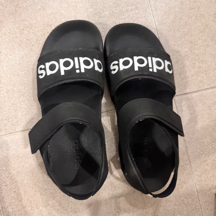 아디다스 샌들