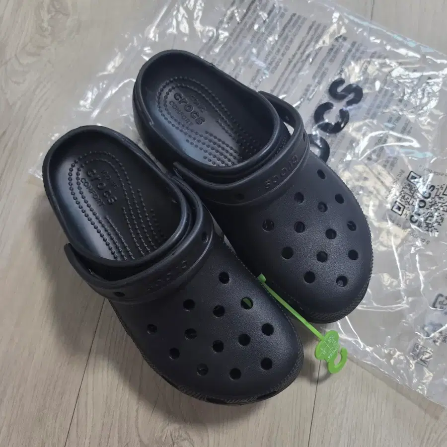 크록스 클래식 플랫폼 블랙 240 새상품