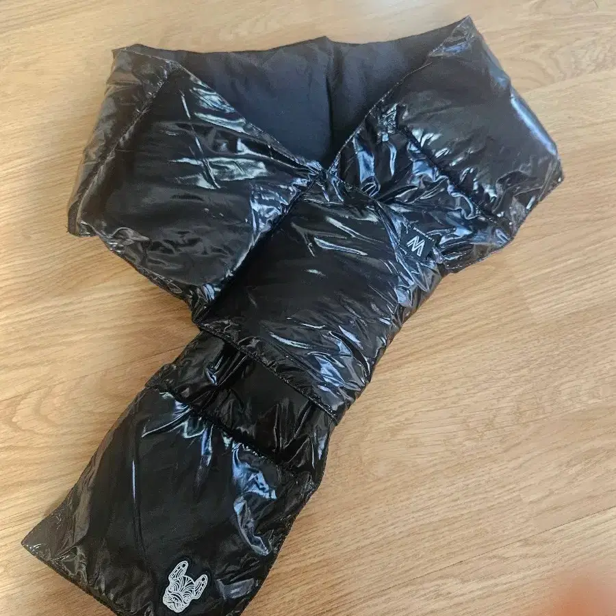 라이프워크 블랙패딩 목도리
