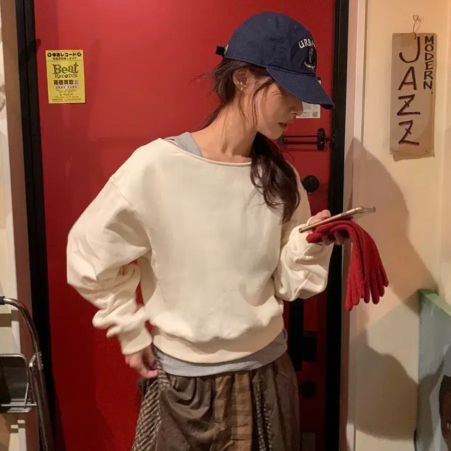 데일리쥬 보트넥 기모 맨투맨