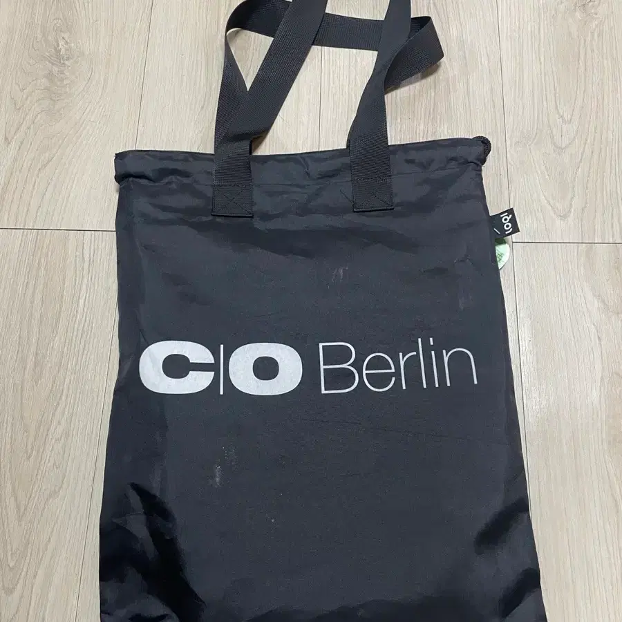 C/O Berlin x Walter Schels. Schaf, 1984패커블 토트백