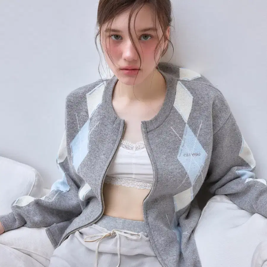 더오유 아가일 니트 집업 ARGYLESTITCH KNIT ZIP-UP (GREY)