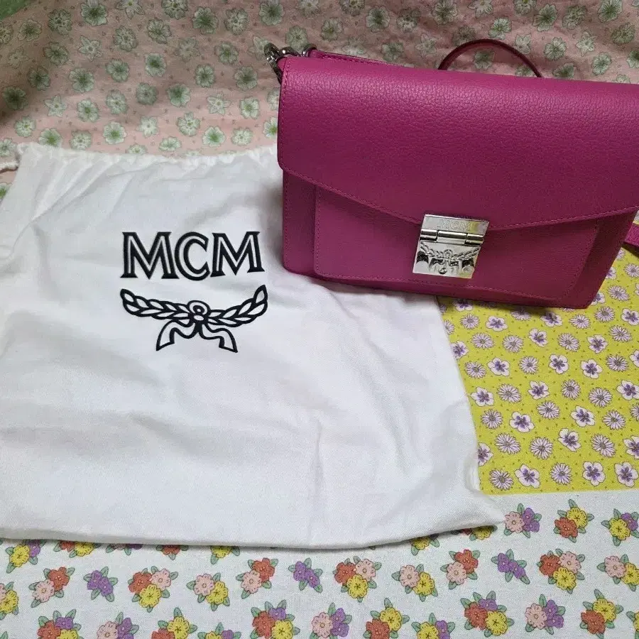 MCM 핑크 여성 가방 + 더스트 백
