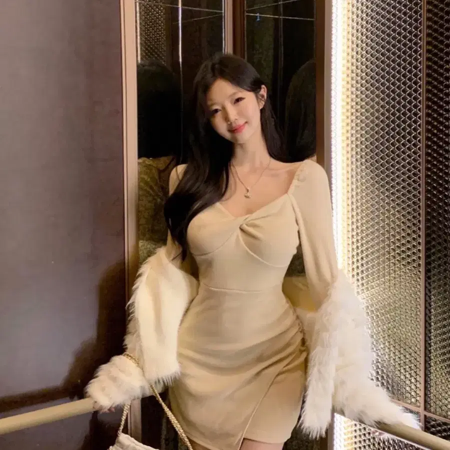 잔느 기모 꼬임 랩 원피스 베이지