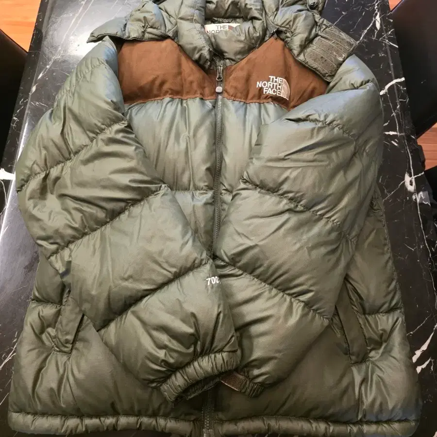 노스페이스 빈티지 눕시 700 LTD 패딩 판매합니다.