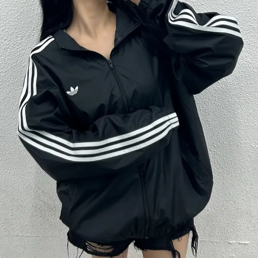 아디다스 화이트라인 블랙 바람막이 XL