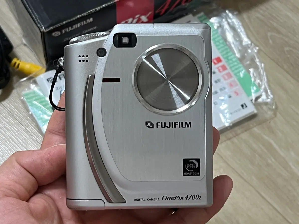 후지 파인픽스 4700z 레트로 인사 디카 팝니다.