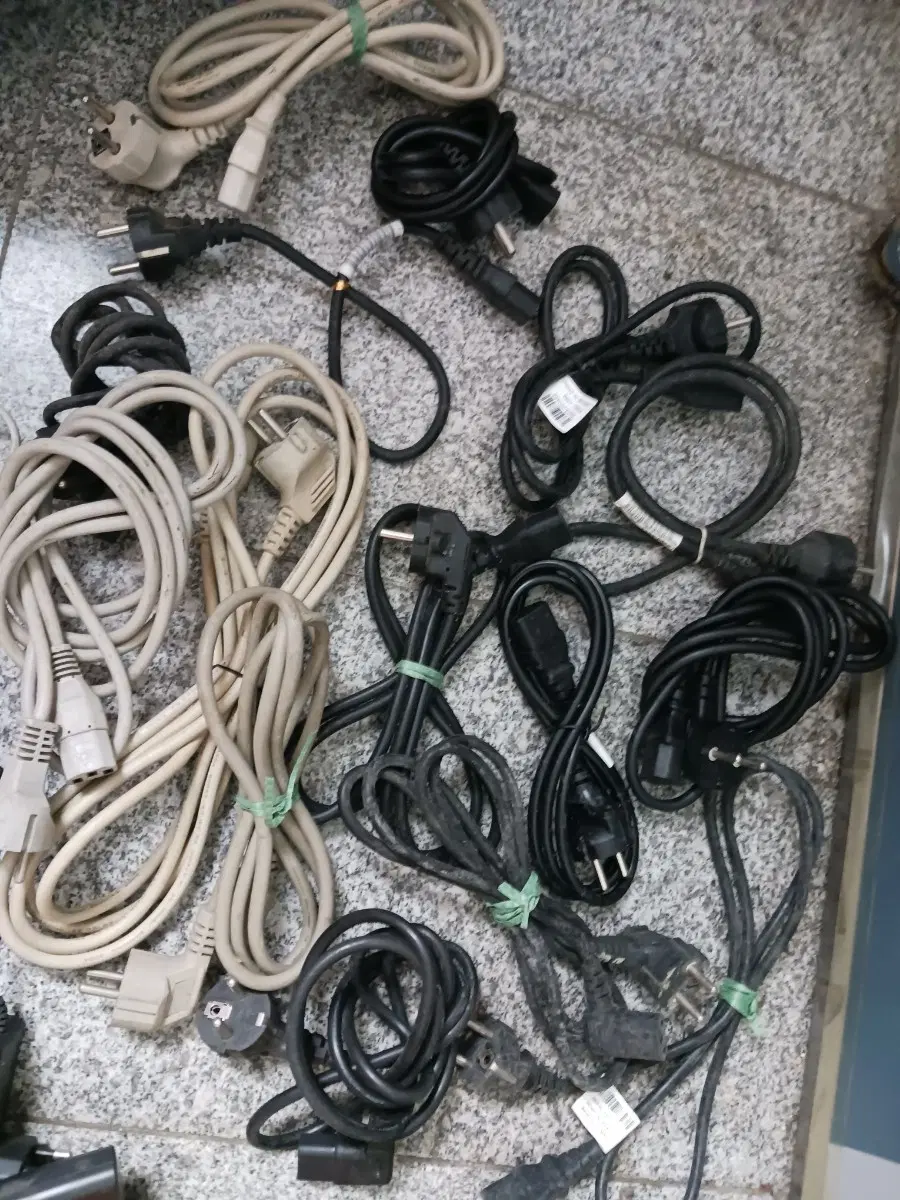각종 8자 눈사람 20여개 전원 케이블 일괄 판매