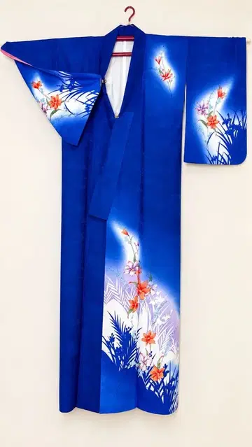 선명한 푸른 바탕 초화 문양 호몬기