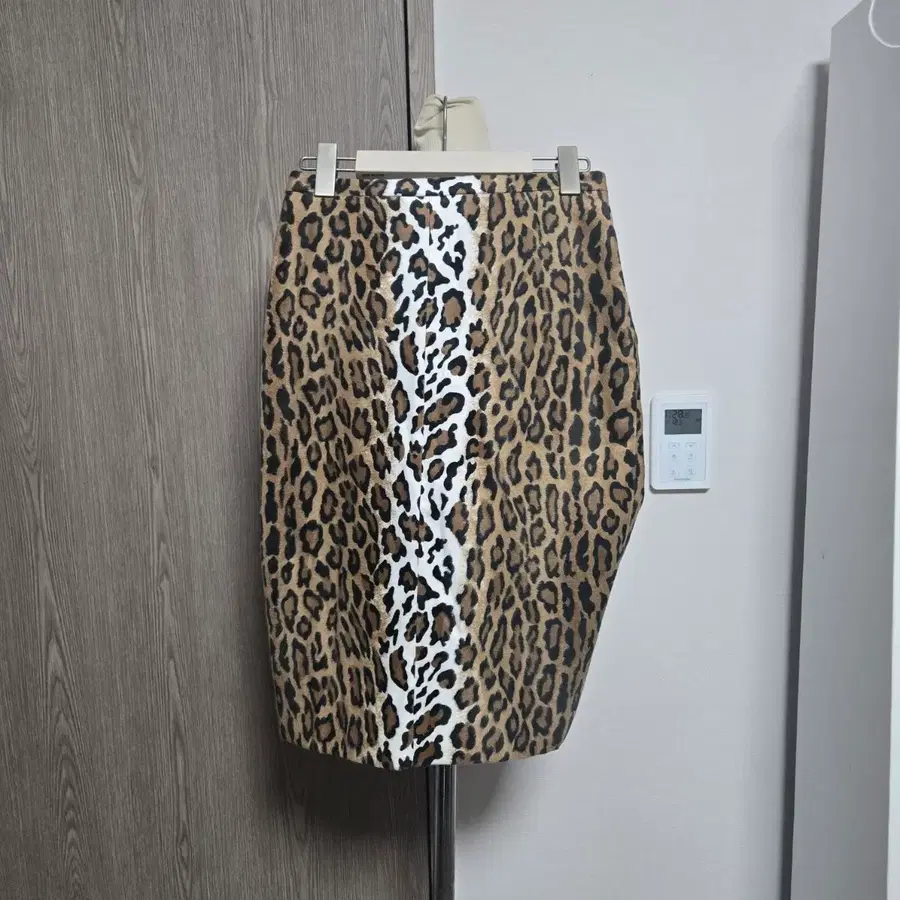 모스키노 정품 호피 무늬 미디 스커트
