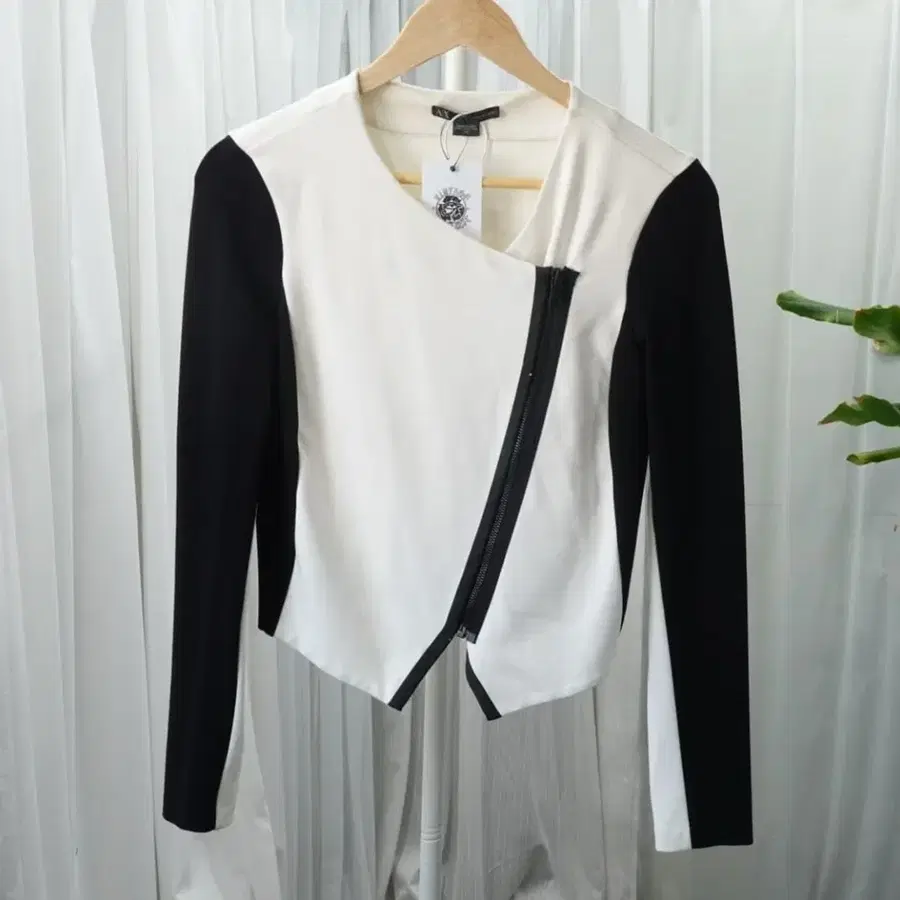 ARMANI EXCHANGE 언발 지퍼 탑 자켓 2380