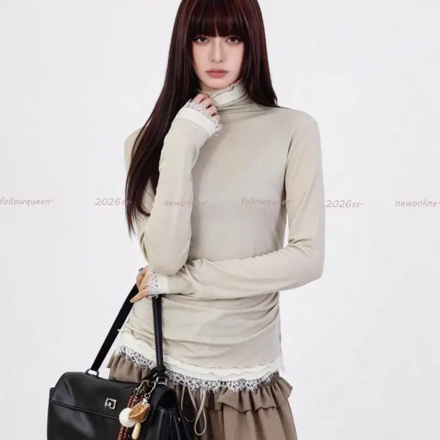 레이스 터틀넥 긴팔티 베이지