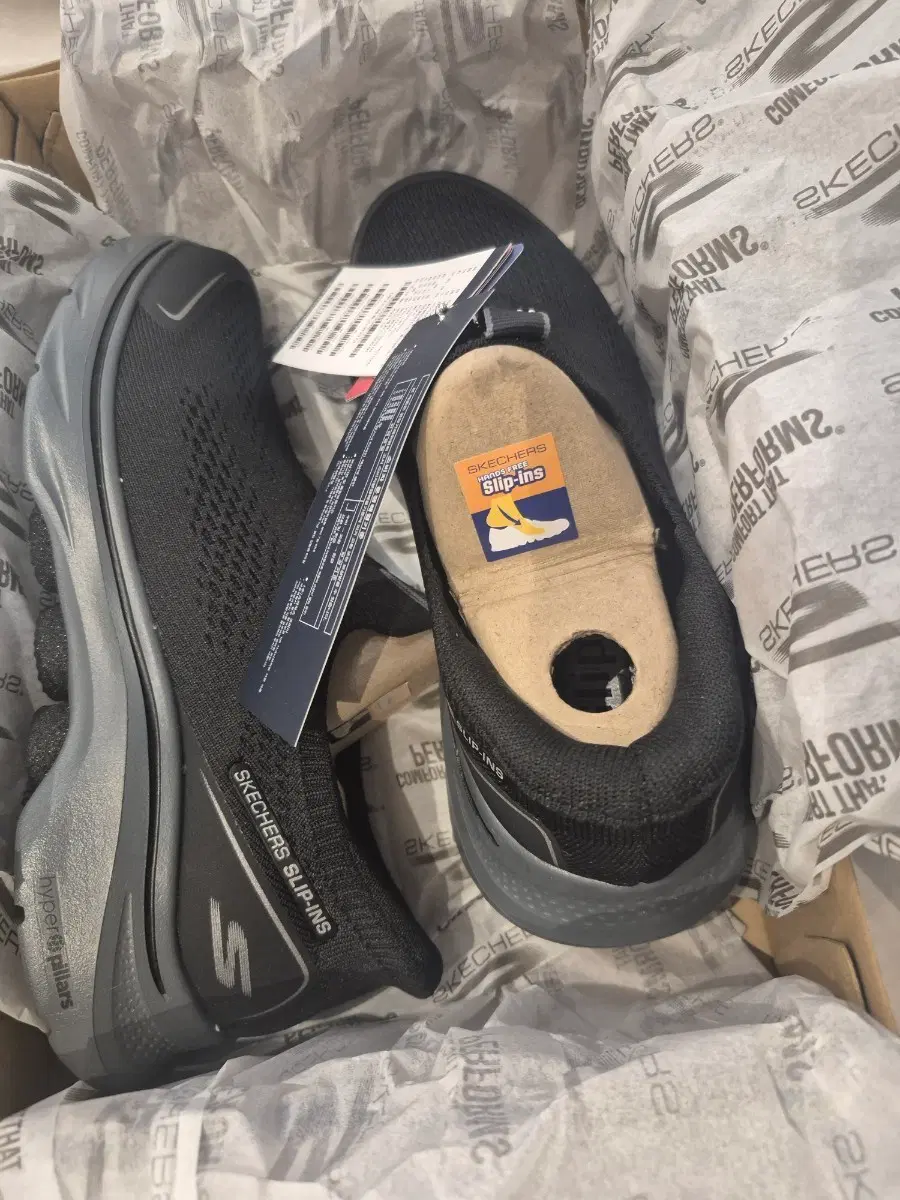 Skechers sneakers size 250, new item