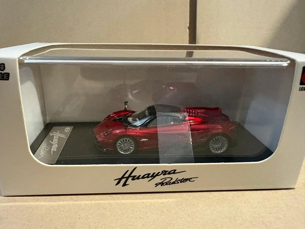 LCD1/64 파가니 후아이라 로드스터 레드 판매합니다