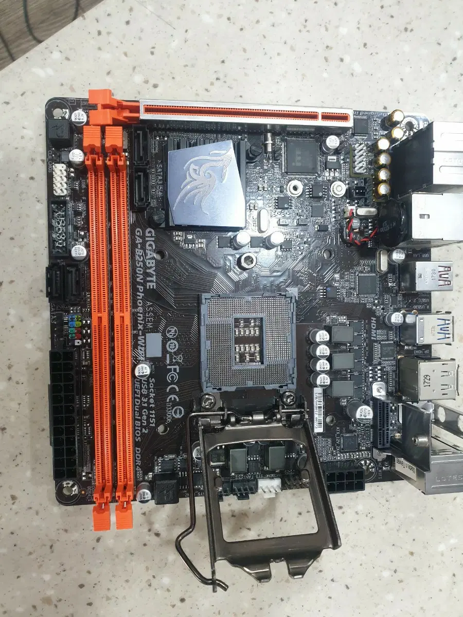 기가바이트 GA-B250N itx 메인보드