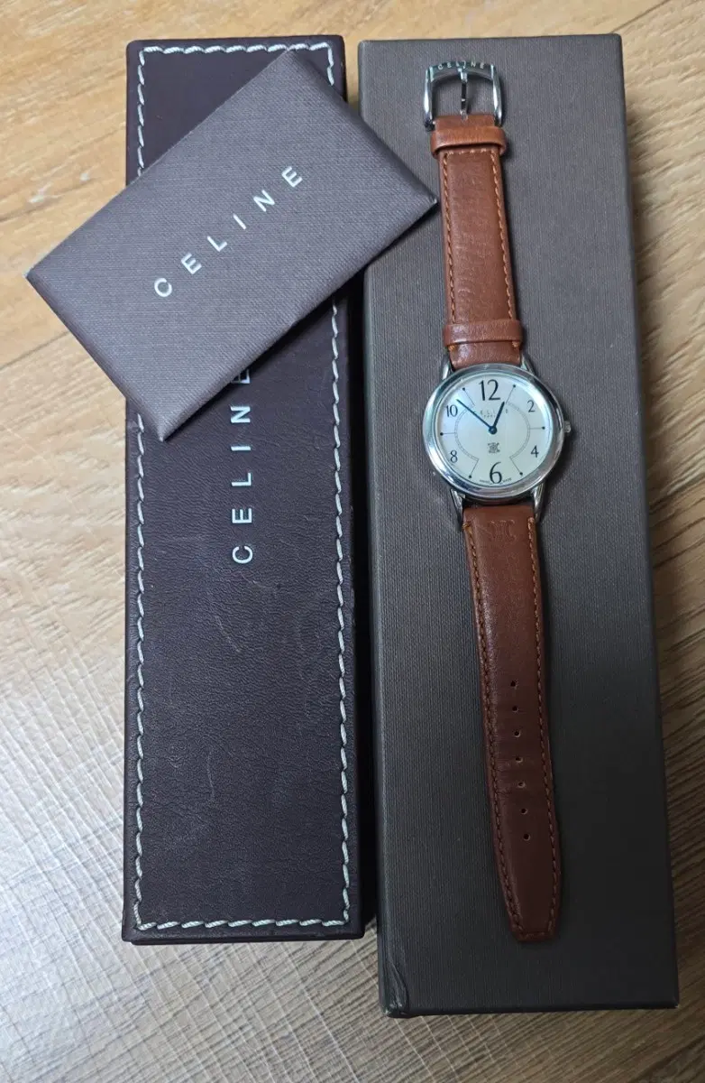 셀린느 정품 남여 공용 자개판시계 팝니다.38mm