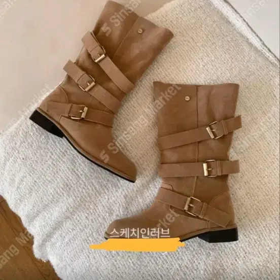 스웨이드 버클 미들 부츠 230
