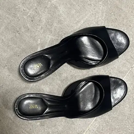 자라 블랙 뮬 230