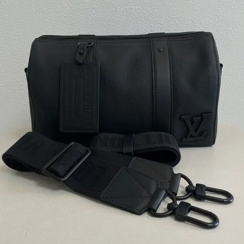 ルイ・ヴィトン（Louis Vuitton）シティキーポールM59255ブラック（子牛革/カフスキン）