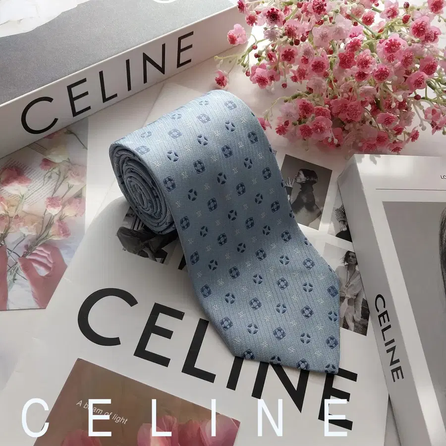CELINE 셀린느 실크 블루 트리오페 자수 패턴 넥타이 9.1cm A+등급 K3652