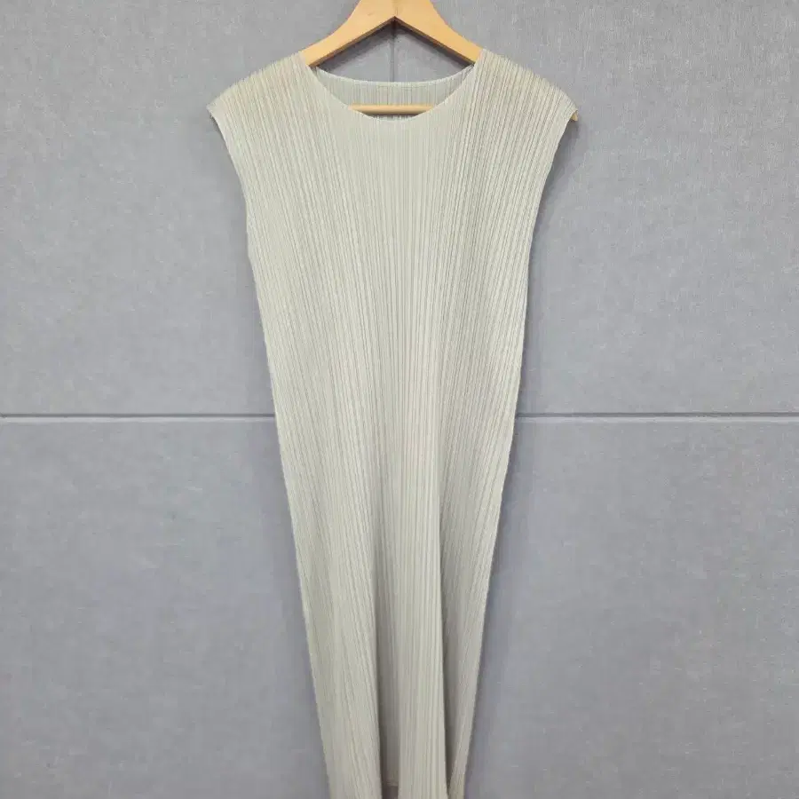 PLEATS PLEASE 이세이 미야케 민소매 원피스 라이트 그레이