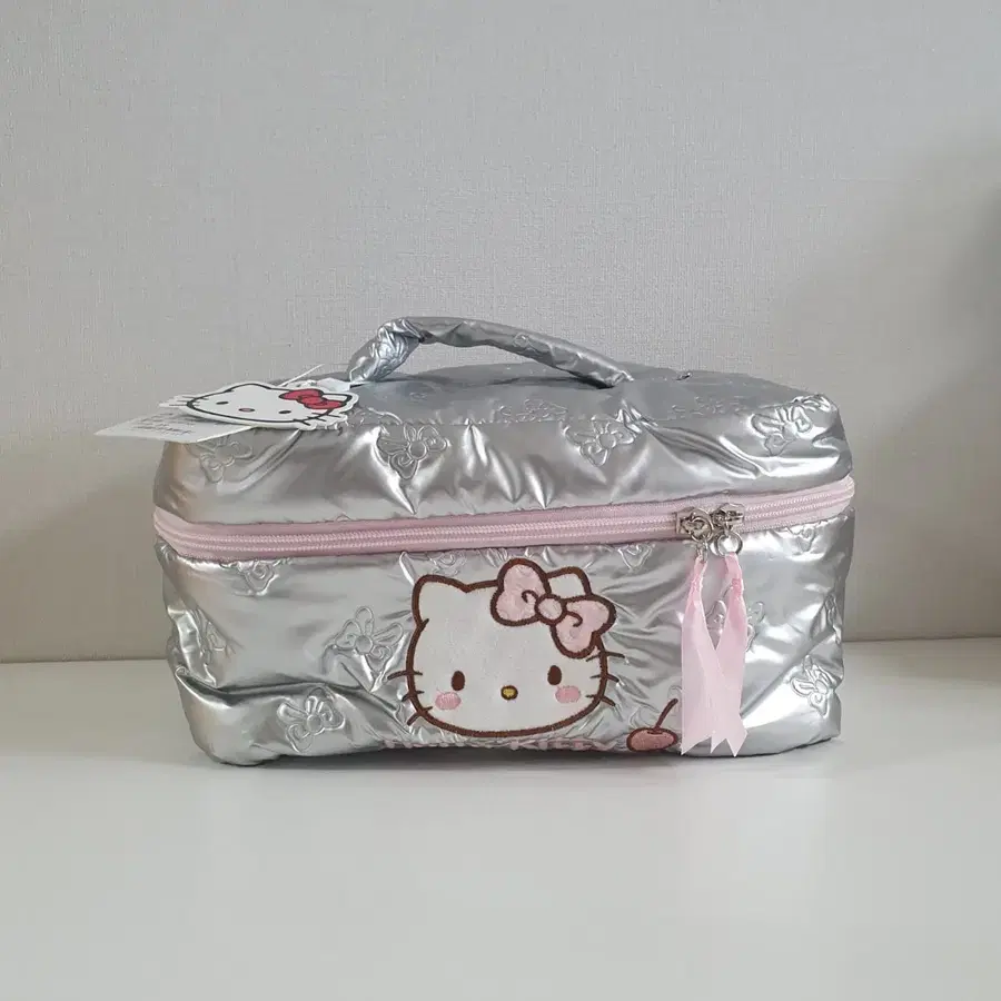 [SALE] 산리오 키티 실버 여행용파우치