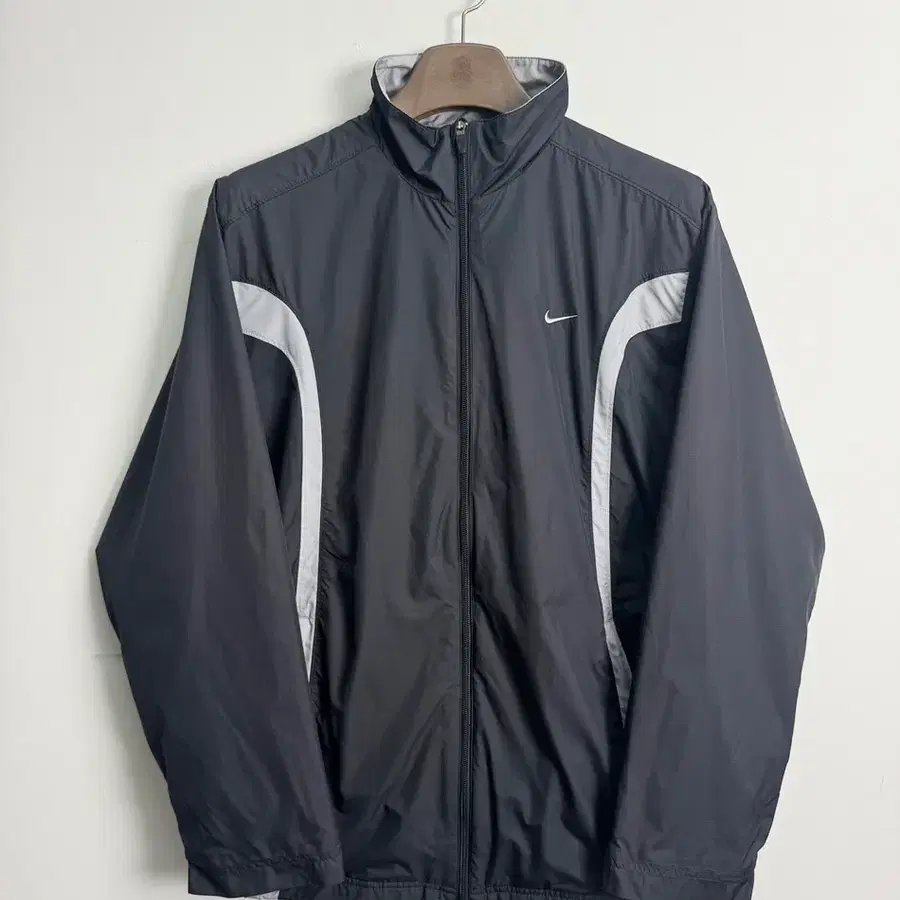 나이키 (Nike) 올드스쿨 파이핑 바람막이 자켓 블랙 (품번 279323-010 / 표기 XL / 남성 100-105 추천)