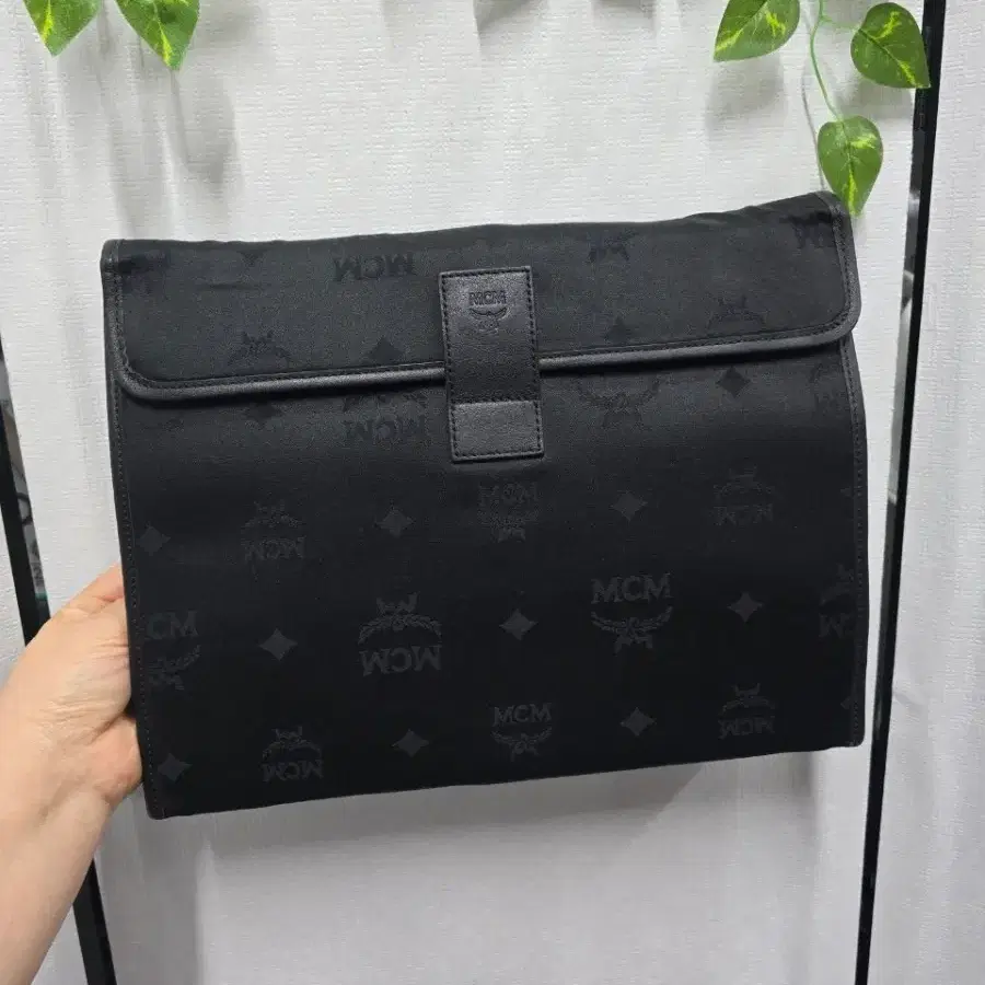 엠씨엠클러치백