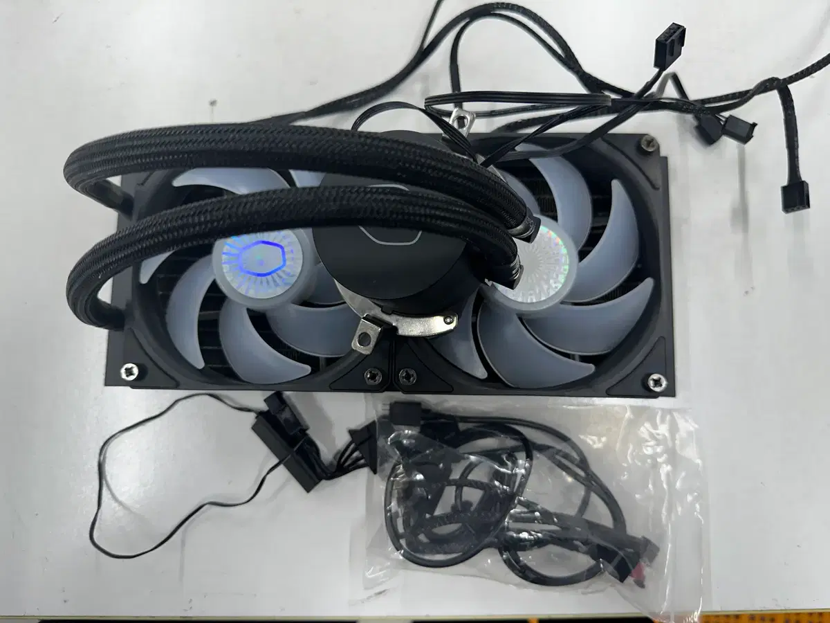 쿨러마스터 ML240L V2 RGB 판매합니다.