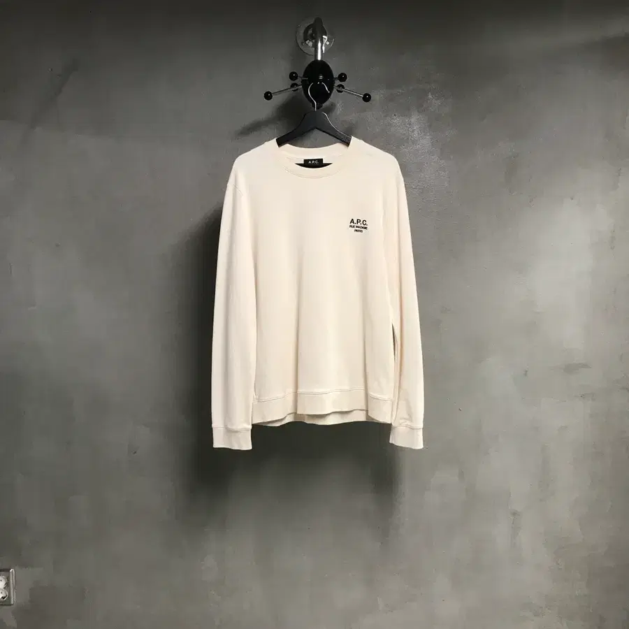 APC 아페쎄 맨투맨 아이보리 XL