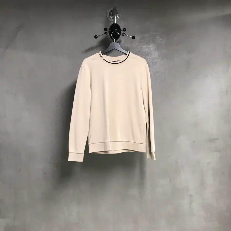 APC 아페쎄 넥로고 맨투맨 베이지 S