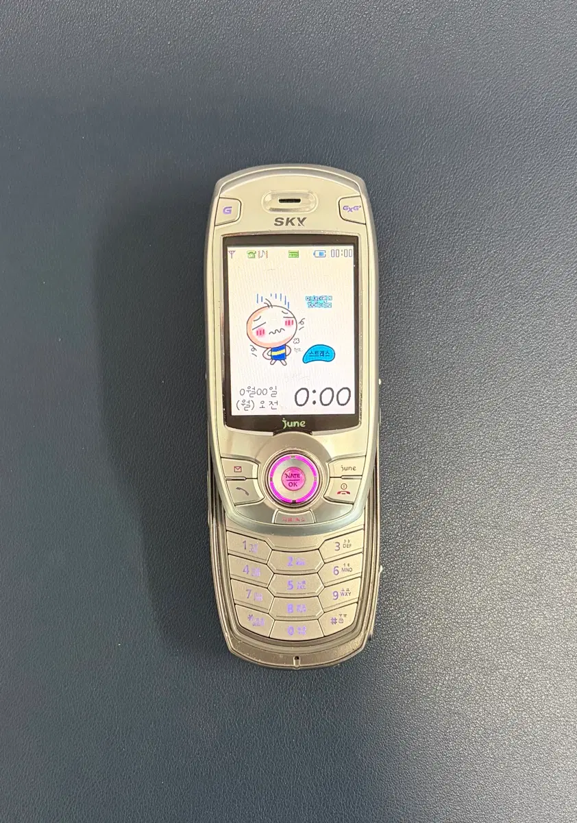 A급 스카이 3d게임폰 im-8300 팝니다
