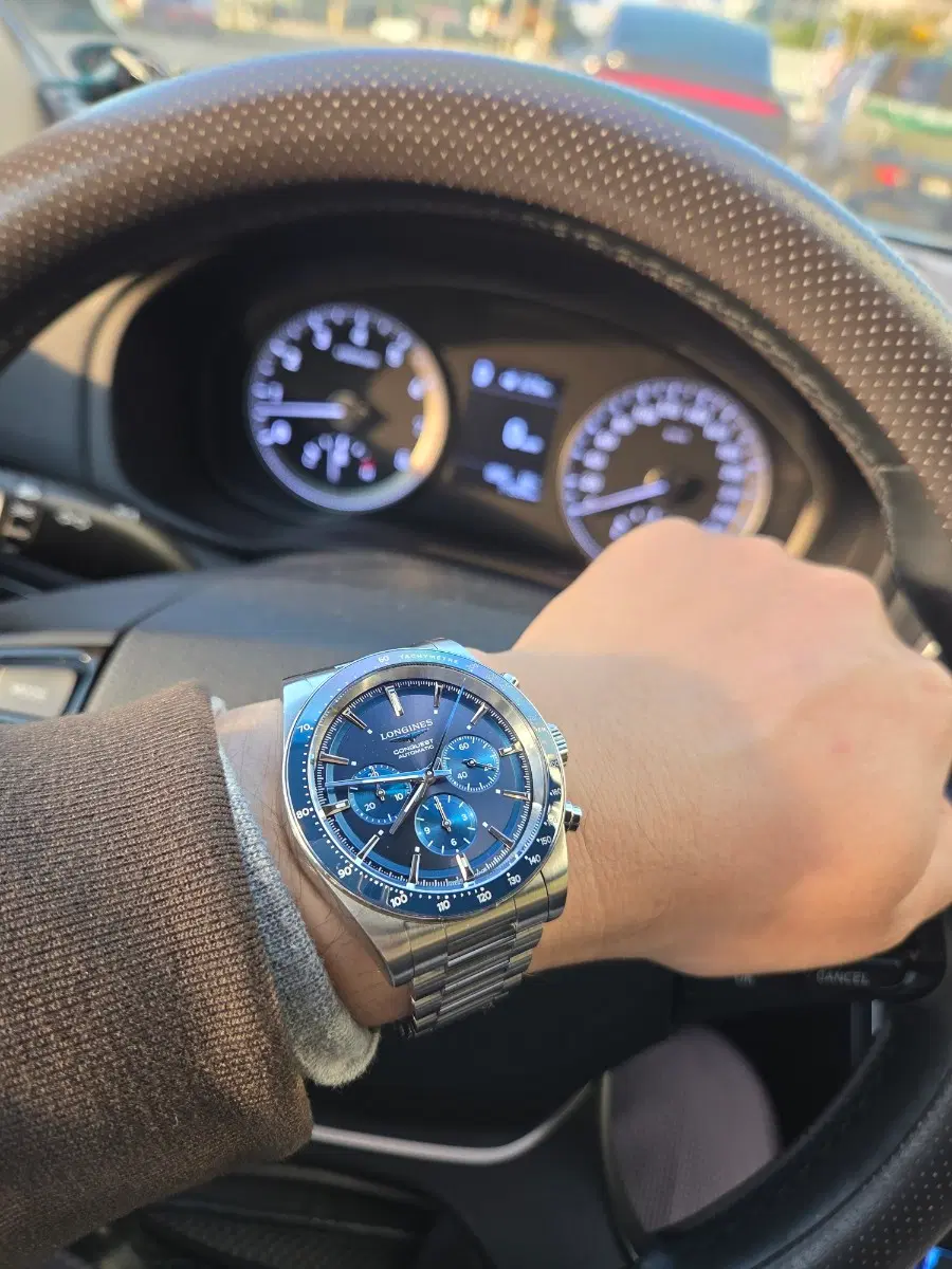 론진 콘퀘스트 크로노그래프 판매합니다 42mm 청판 (신형)