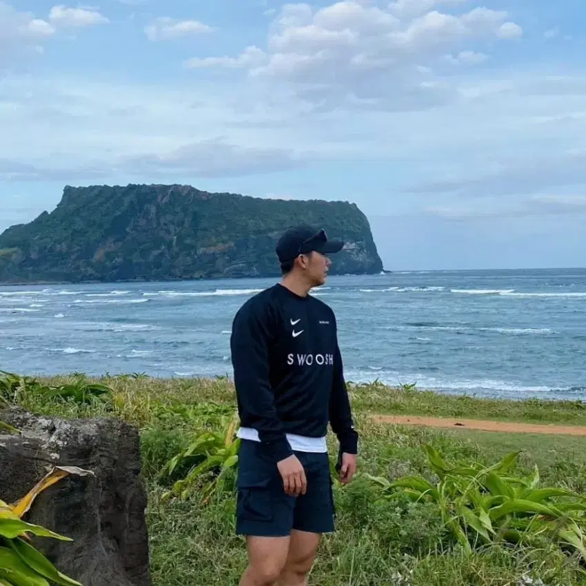 나이키 NSW 스우시 로고 크루 탑