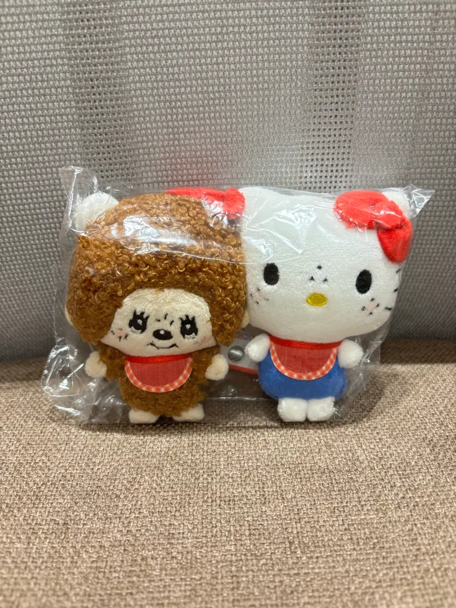 새상품)일본 정품 몬치치 헬로키티 콜라보 인형키링세트