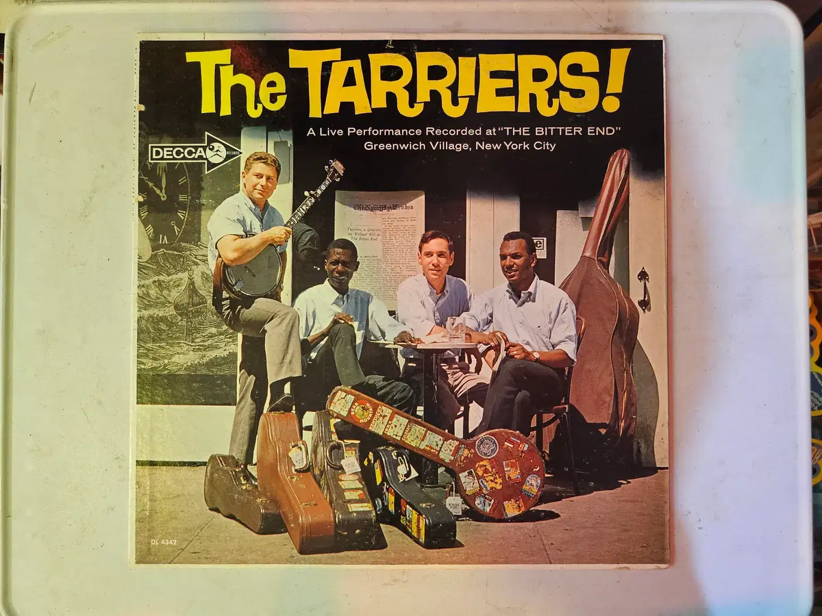 미국의 전설적인 포크/싱어롱 그룹 더 타리어스(The Tarriers)가 1963년에 발표한 라이브 명반 The Tarriers! (A Live Performance Record