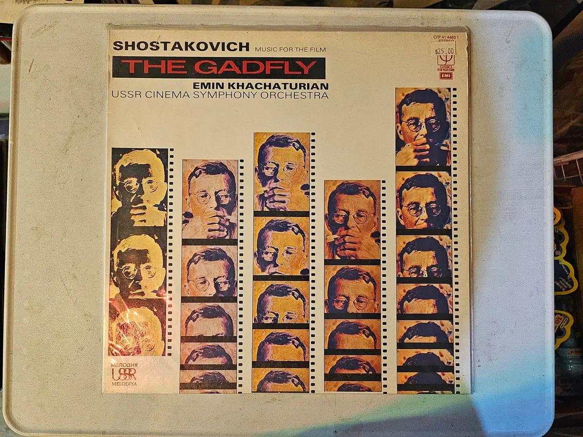 소비에트 연방(소련)의 거장 작곡가 드미트리 쇼스타코비치(Dmitri Shostakovich)가 작곡한 영화 음악 등에 (The Gadfly, Op. 97)의 오케스트라 모음곡