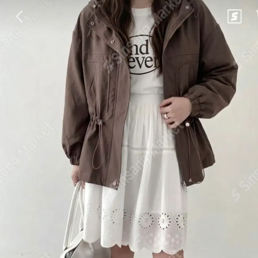 스트링 후드 점퍼