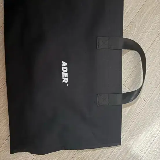 아더에러 토트백 블랙